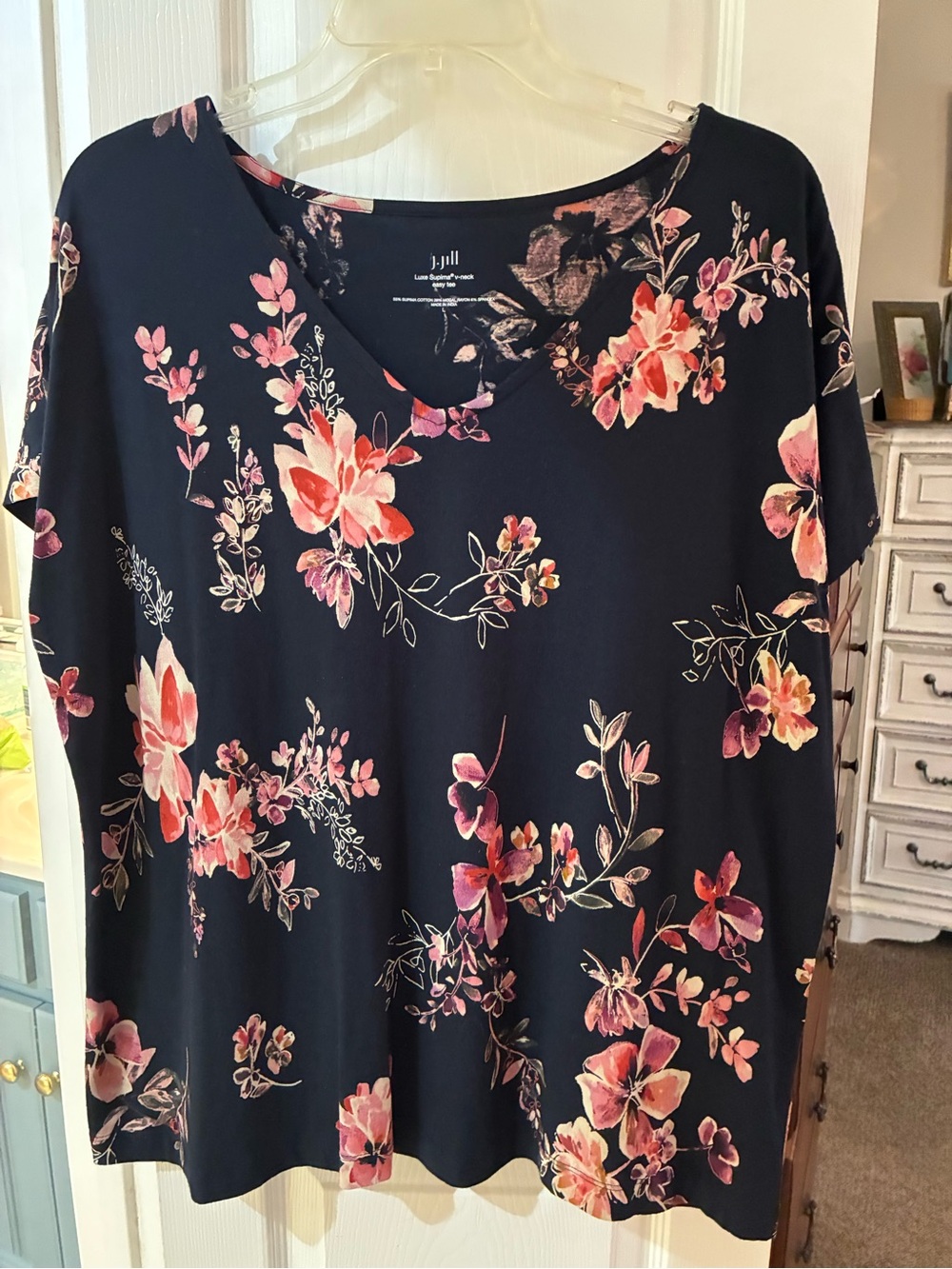 J Jill Luxe Supima Floral V-Neck Tee in Black with Pink Floral Print Top SZ L